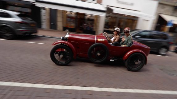 Met de Amilcar door hartje Amsterdam!