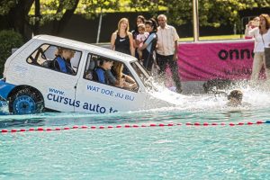 Face your fears: met de auto te water!