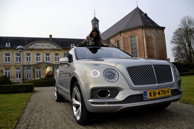 Bentley Bentayga SUV Panoramic roof