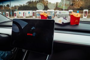 Duurzaam met je auto naar de zon? Zo doe je dat!