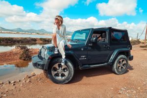 De hotspots van Ibiza ontdekken met een Jeep Wrangler