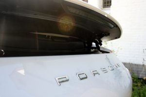 De prins in de witte Porsche