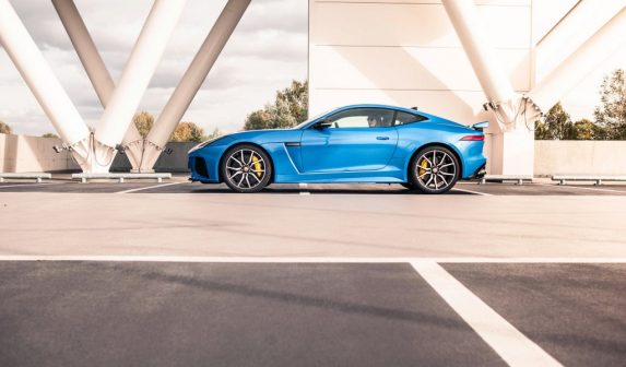 Rijtest Jaguar F-TYPE SVR