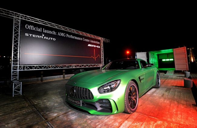 Lancering Stern Auto Mercedes AMG performance center met Het Automeisje