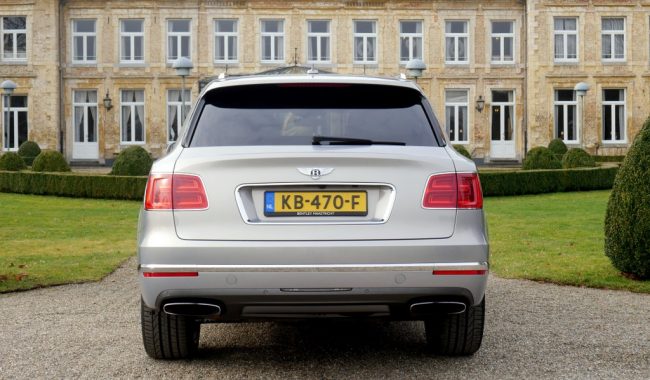 Bentley Bentayga achterzijde foto