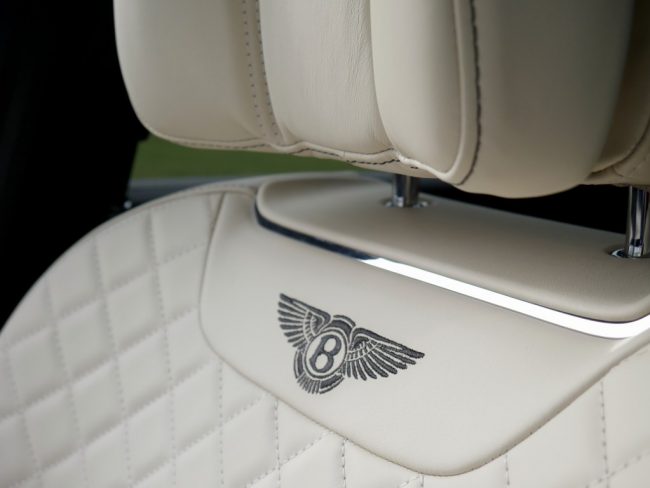 Bentley Bentayga stoelen geborduurd logo stitched