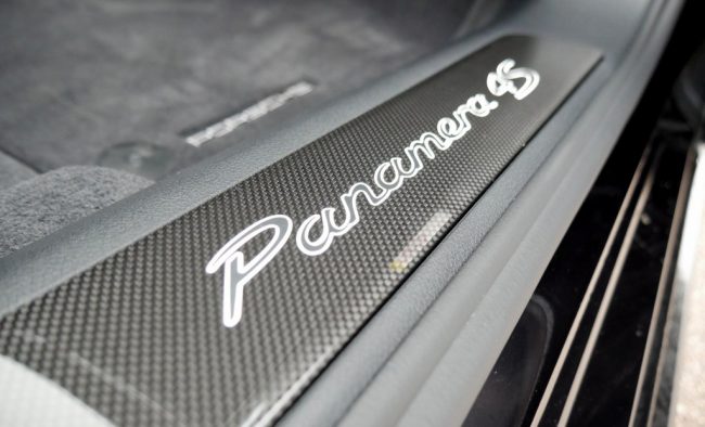 Porsche Panamera 4S dorpel instaplijst
