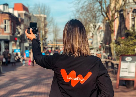 Straat-praat: wat weet men over elektrisch rijden/leasen?