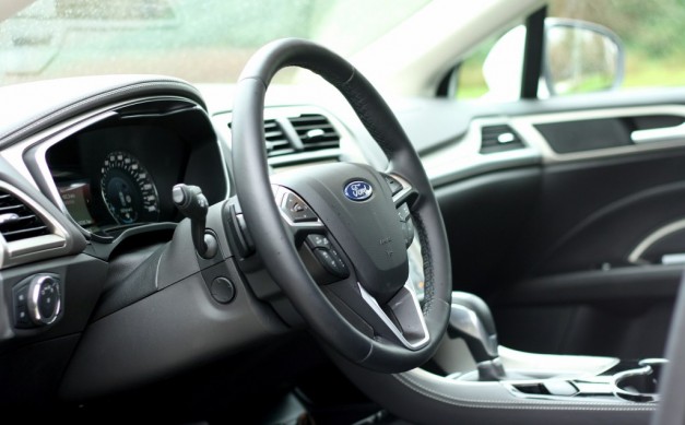 Ford Mondeo Vignale interieur dashboard