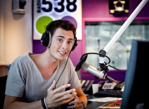 Mark Labrand Radio 538 belt met Automeisje