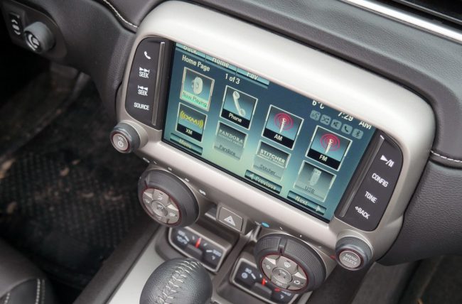 Chevrolet Camaro 2013 convertible multimedia console dashboard