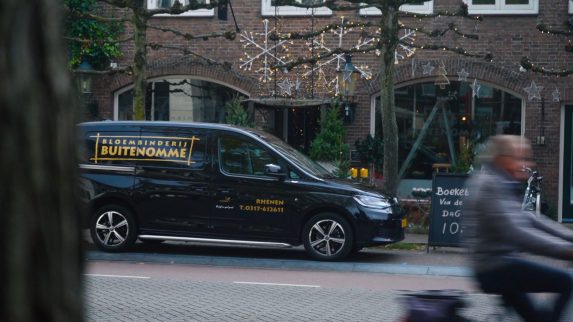Boeketten bezorgen met Ron in zijn Volkswagen Caddy